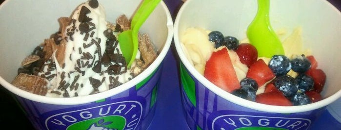 Yogurt Mountain is one of Lieux qui ont plu à Ross.