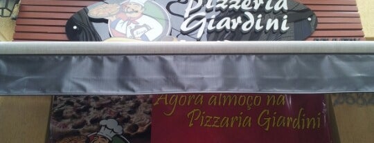 Pizzeria Giardini is one of Lieux qui ont plu à Yuri.