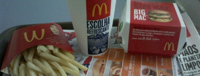 McDonald's is one of Lugares que estive.