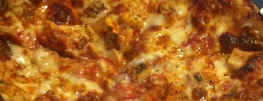 Matthew's Pizza is one of Lieux sauvegardés par Chris.