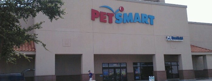 PetSmart is one of Orte, die Don gefallen.