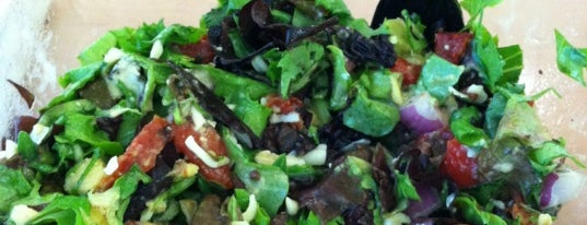 Chop It Salad Co. is one of Lugares favoritos de Winnie.