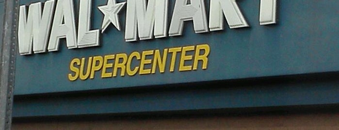 Walmart Supercenter is one of Locais curtidos por Latonia.