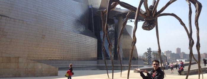 Guggenheim Museum Bilbao is one of Top 50 museos en España.