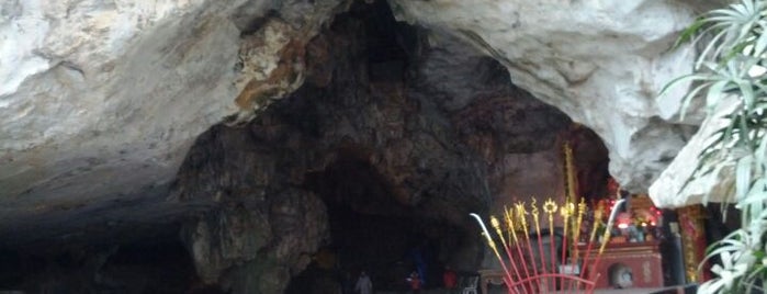 Động Nhị Thanh is one of Caves of Vietnam.