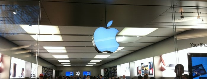 Apple Lakeside Shopping Center is one of Lieux qui ont plu à Chuck.