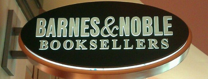 Barnes & Noble is one of Tempat yang Disukai Sofia.