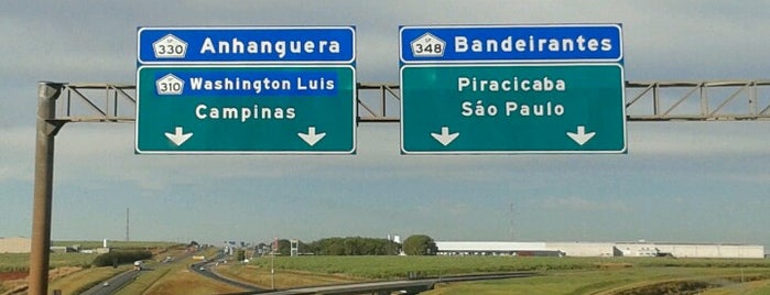 Rodovia dos Bandeirantes is one of Rodovia dos Bandeirantes.