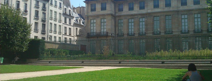 Jardin de l'Hôtel Salé - Léonor Fini is one of Parcs et jardins du Marais.