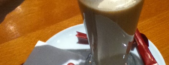 Costa Coffee is one of Lieux qui ont plu à Korhan.