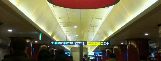 Dongdaemun History & Culture Park Stn. is one of Subway Stations in Seoul(line1~4 & DX).