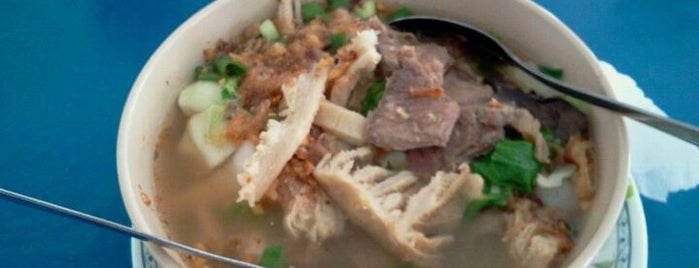 Mak Su Nab Nasi Air is one of Must-visit Food in Kota Bharu.