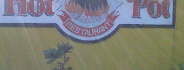 Hot Pot Restaurant is one of สถานที่ที่ Oscar ถูกใจ.