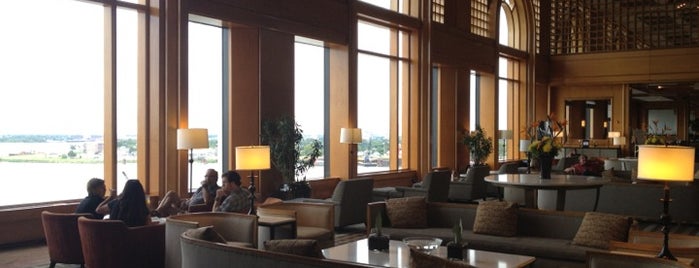 The Westin New Orleans Canal Place is one of สถานที่ที่ Shawn ถูกใจ.