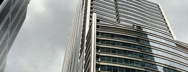 UBS Tower is one of สถานที่ที่ Stephanie ถูกใจ.