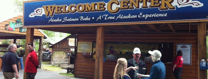 Alaska Salmon Bake is one of Lugares favoritos de Mary.