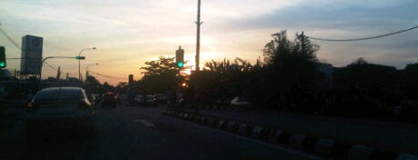 Traffic Light To Bkt Tinggi is one of Highway & Common Road.