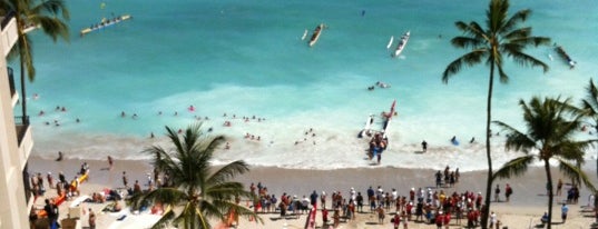Outrigger Waikiki Beach Resort is one of สถานที่ที่ David ถูกใจ.