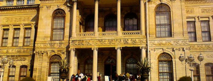 Palacio de Dolmabahçe is one of Kuyumcu.