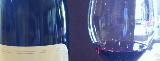 Rochioli Vineyards & Winery is one of Natasha'nın Beğendiği Mekanlar.