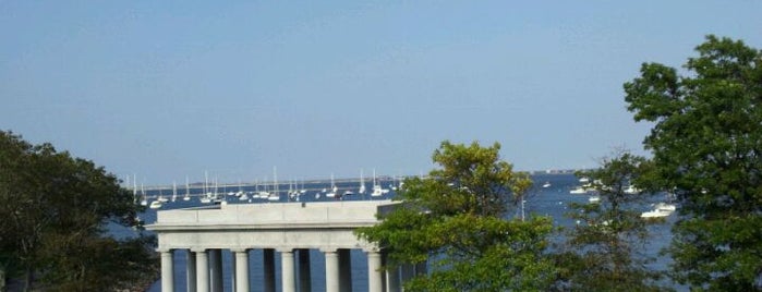 Plymouth Waterfront is one of Tempat yang Disukai Brett.