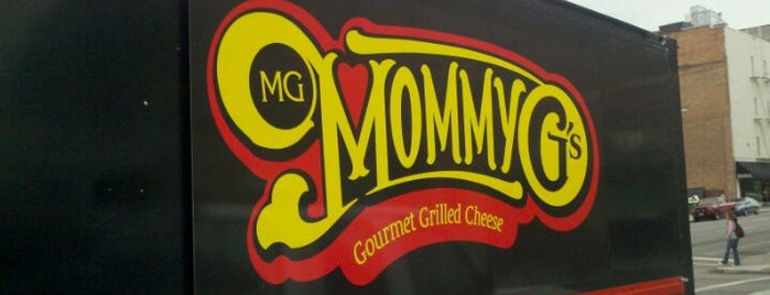 Mommy G's Gourmet Grilled Cheese is one of สถานที่ที่บันทึกไว้ของ Kelly.