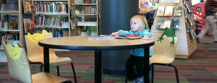 Foster City Library is one of Tempat yang Disukai Amanda.