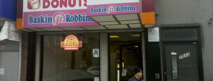 Dunkin' is one of Tempat yang Disimpan Karina.