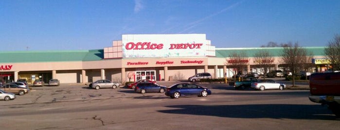 Office Depot is one of Meredithさんのお気に入りスポット.