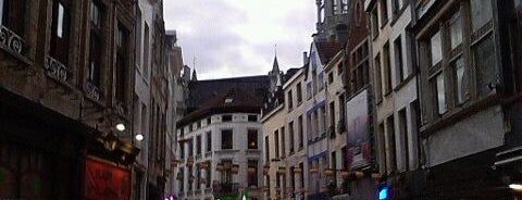 Kaasmarkt / Rue du Marché aux Fromages is one of Lieux mythiques de Bruxelles.