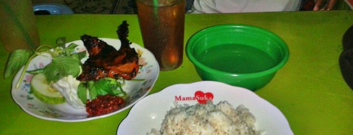 Warung Makan Bu Bibit is one of Top 10 dinner spots in Surakarta, Indonesia.