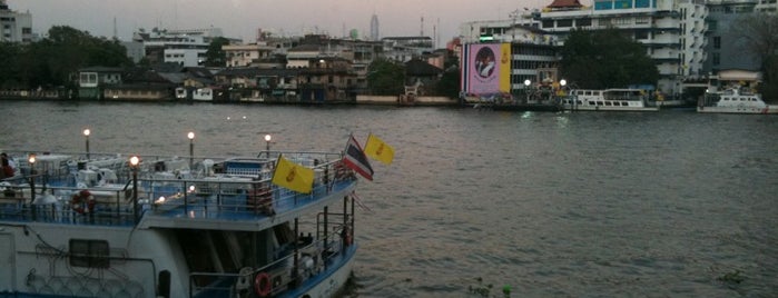 Yok Yor Marina & Restaurant is one of Bkkfatty Riverside.