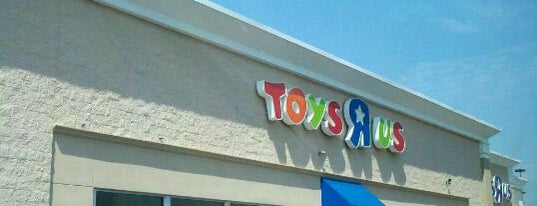 Toys"R"Us is one of Karinaさんの保存済みスポット.