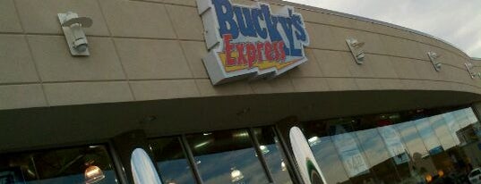 Bucky's (BP) is one of Orte, die Larry gefallen.