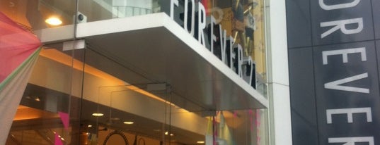 FOREVER 21 原宿店 is one of Posti che sono piaciuti a Stacy.