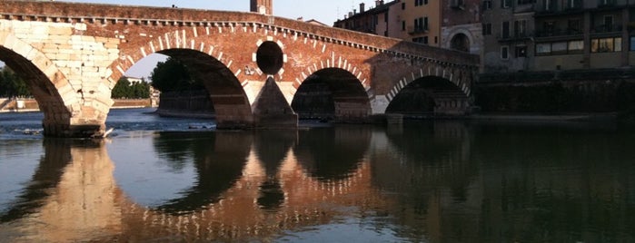 Ponte Pietra is one of i 5 monumenti di Verona da non perdere.