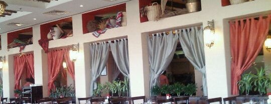 Mais AlGhanim Restaurant is one of สถานที่ที่บันทึกไว้ของ Lina.