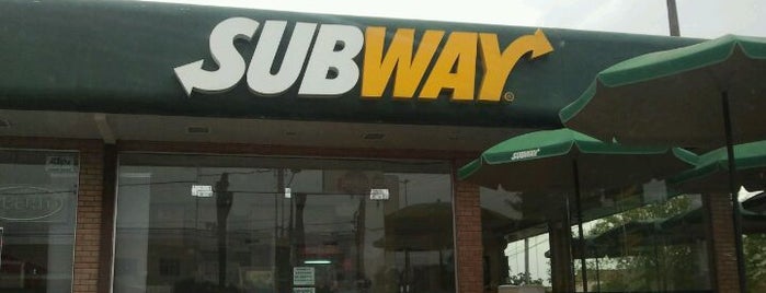 Subway is one of Lanches.