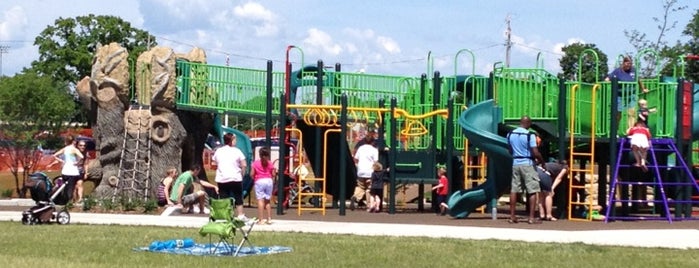 Hart Park Playground is one of Orte, die Shyloh gefallen.