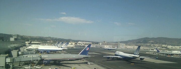 United Club is one of Star Alliance Lounges.