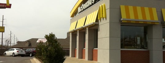 McDonald's is one of Tempat yang Disukai JCee.