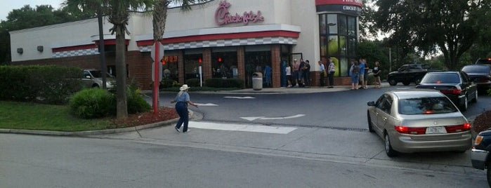 Chick-fil-A is one of Orte, die Chris gefallen.