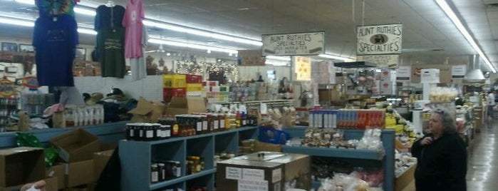 Bird-In-Hand Farmer's Market is one of Farm Markets and Organic Food in Lancaster.