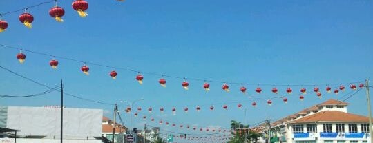 Apollo Market is one of Locais curtidos por Alyssa.