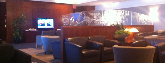 United Global First Lounge is one of Orte, die Emyr gefallen.