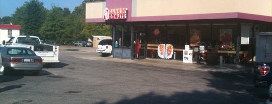 Dunkin' Donuts is one of สถานที่ที่ Ann-Cabell ถูกใจ.