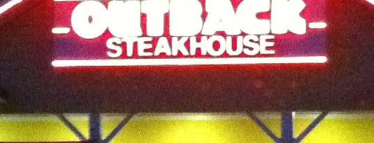 Outback Steakhouse is one of Lieux qui ont plu à Asutay.