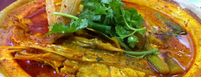 Zai Shun Curry Fish Head Seafood 载顺小食（夜市） is one of Micheenli Guide: Fish head curry trail, Singapore.