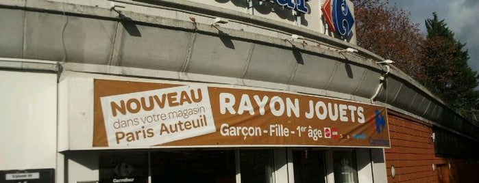 Carrefour is one of Lieux qui ont plu à Clément.