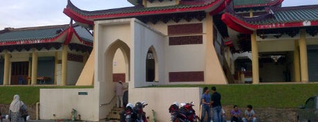 Masjid Jubli Perak Sultan Ismail Petra (Masjid Beijing) is one of Baitullah : Masjid & Surau.